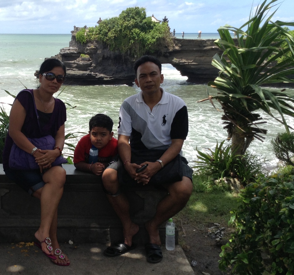 I Wayan Nuarsa Keluarga Tanah Lot