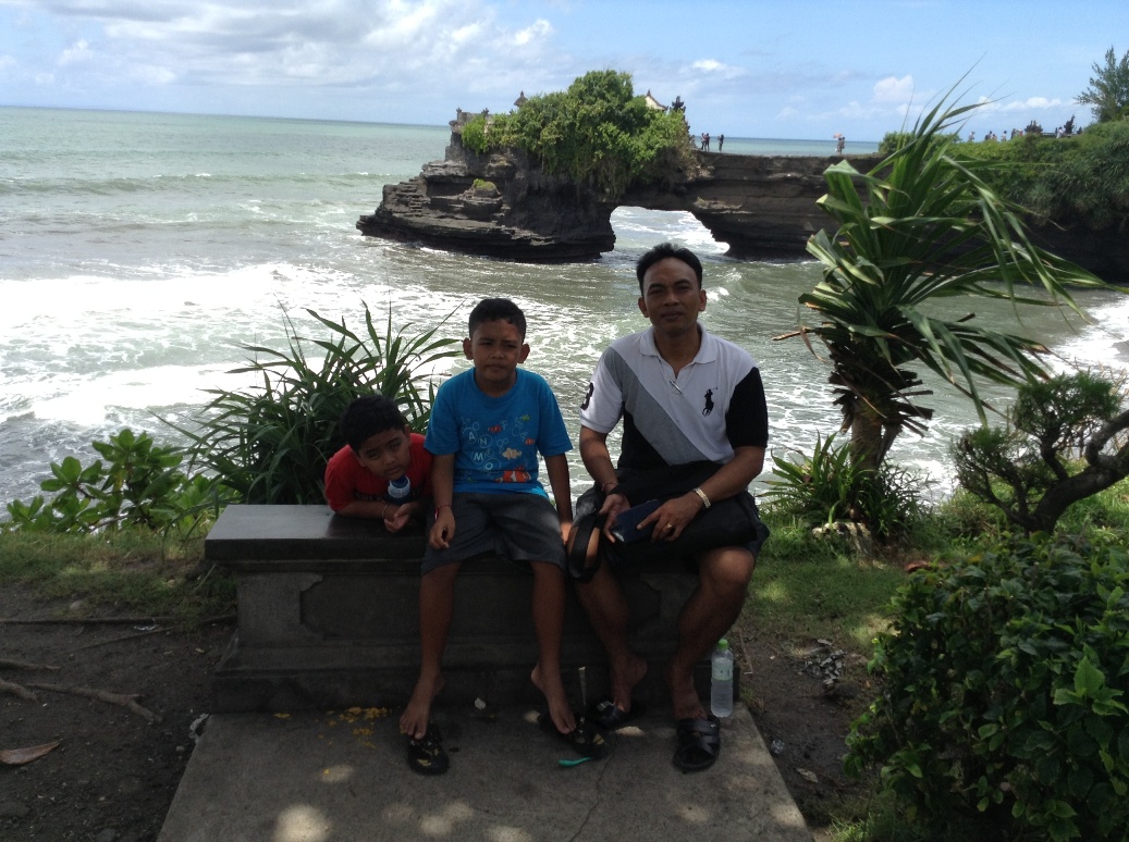 I Wayan Nuarsa Tanah Lot sama DIka