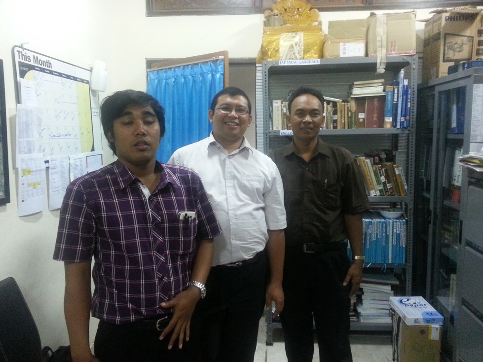 I Wayan Nuarsa bersama Pak Aji